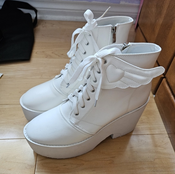 White angel winged platform boots - Picture 4 of 4